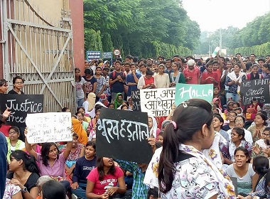 BHU Protest girl students lathi charge