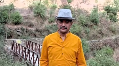 उत्तराखंड के पौड़ी गढ़वाल स्थित 'सांसों' गांव की सुंदर यादें। लेखक साझा कर रहे हैं बादलों के बीच बसे अपने गांव की संस्कृति, बचपन के बाजार और पहाड़ों से जुड़ी अपनी भावनाओं को।