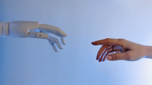 AI अपने आप में रचनात्मक नहीं है. वह केवल इंसानों द्वारा बनाई गई करोड़ों चीज़ों के पैटर्न को समझकर उन्हें नए तरीके से मिक्स कर सकता है.